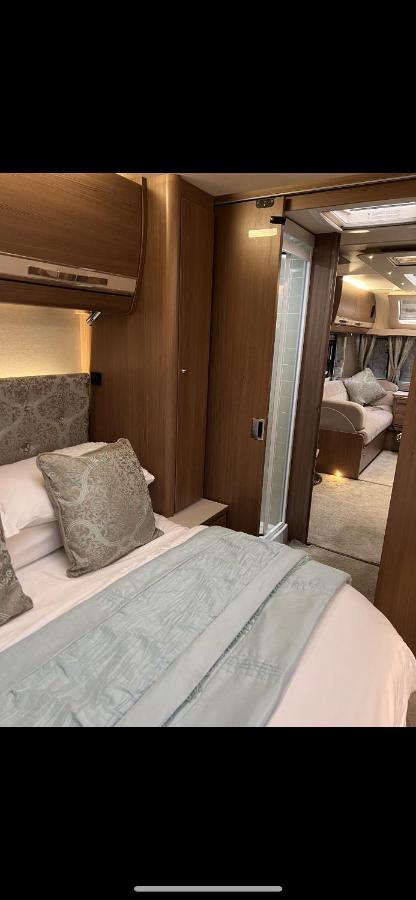 Self Contained Holiday Home Caravan Corsham Esterno foto