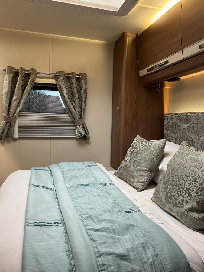 Self Contained Holiday Home Caravan Corsham Esterno foto
